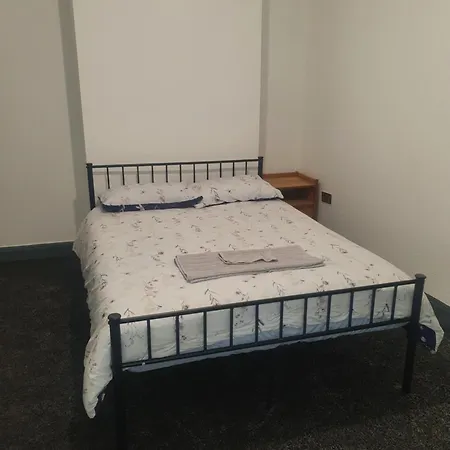 Bed & Breakfast Double Bed In Meadowhall, Tinsley Sheffield