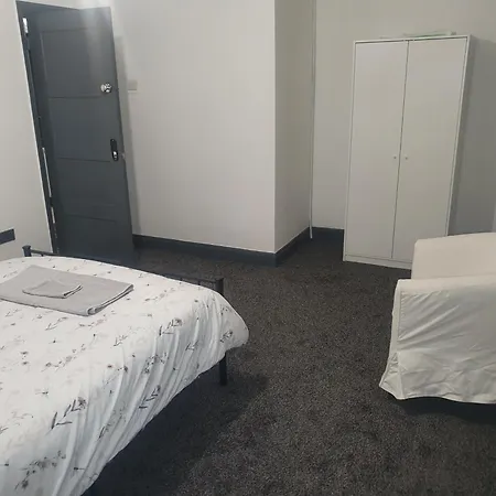Bed & Breakfast Double Bed In Meadowhall, Tinsley *