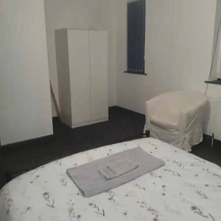 Bed & Breakfast Double Bed In Meadowhall, Tinsley Sheffield