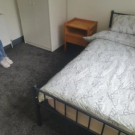Double Bed In Meadowhall, Tinsley Bed & Breakfast *