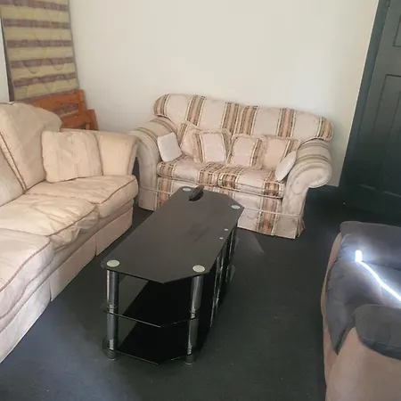 Bed & Breakfast Double Bed In Meadowhall, Tinsley *