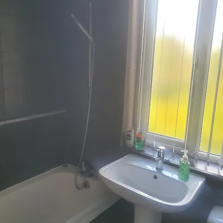Bed & Breakfast Double Bed In Meadowhall, Tinsley *