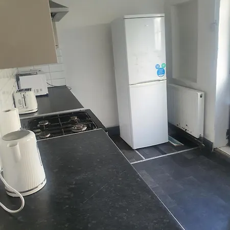 Double Bed In Meadowhall, Tinsley *